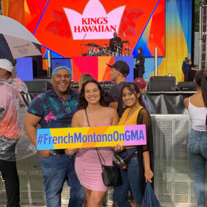 Roger Sanabria poses with Mount students.